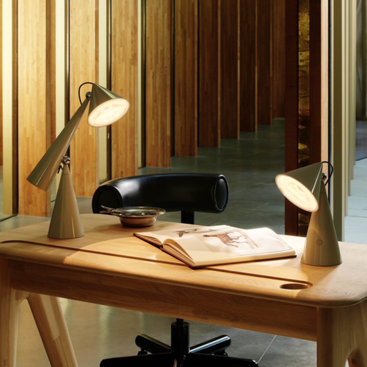Tom_Dixon-Pose_LED_Task_Light-putty-512x656-site